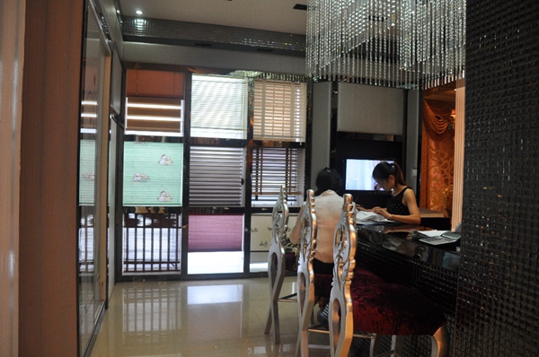 窗簾門店